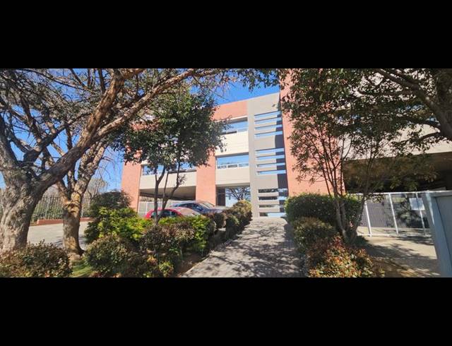 BUSINESS PROPERTY TO RENT IN MIDRIDGE PARK